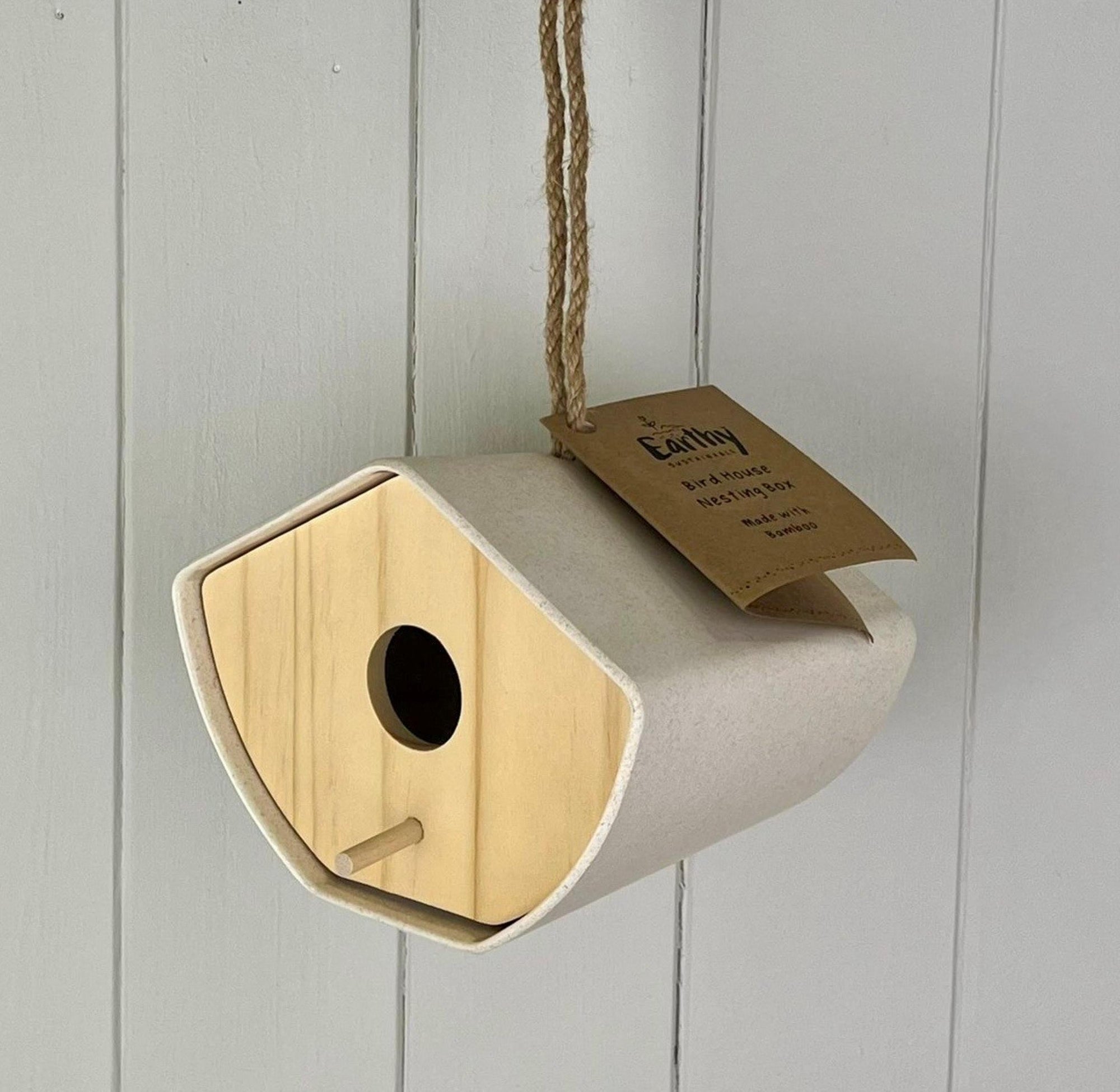 Natural Japandi-style bamboo birdhouse made from agricultural waste – vegan, frost-proof, and suitable for indoor or outdoor use.